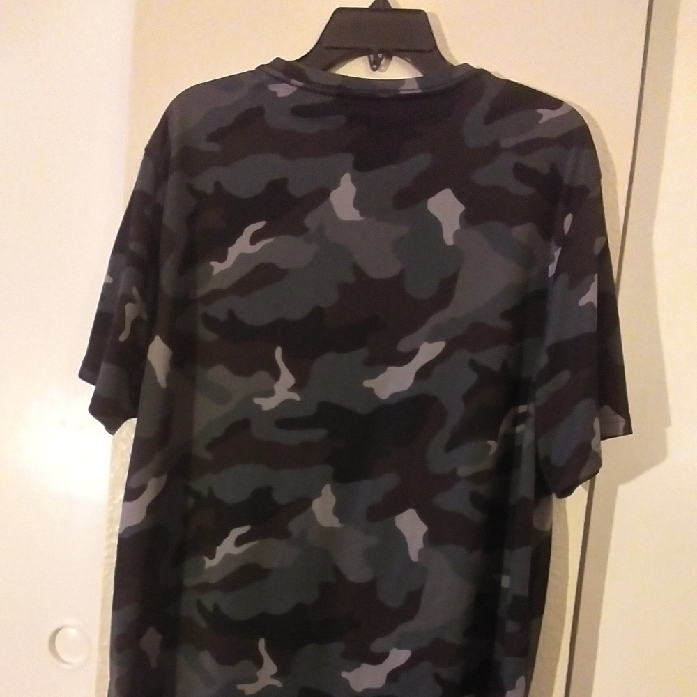 Old Navy Active TShirt - Picture 2 of 3